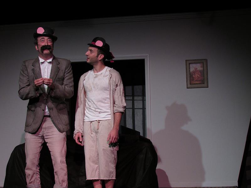 "Italian Immigrant Mice Family" (Jonas Oppenheim as "Aldo" and Matt Valle as "Nico")